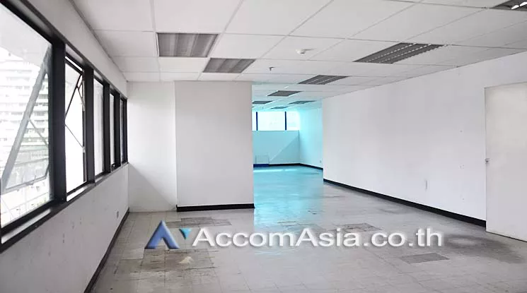 6  Office Space For Rent in Silom ,Bangkok BTS Surasak at S and B Tower AA10477